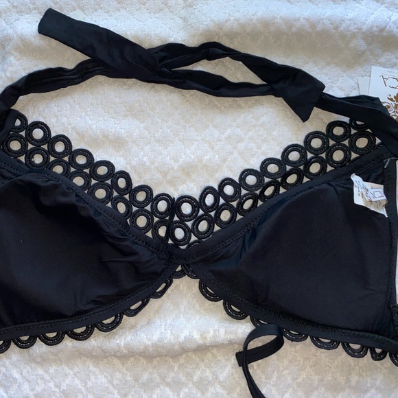 Becca Women’s Bikini top Color-Black. Size-D bra - Picture 2 of 4
